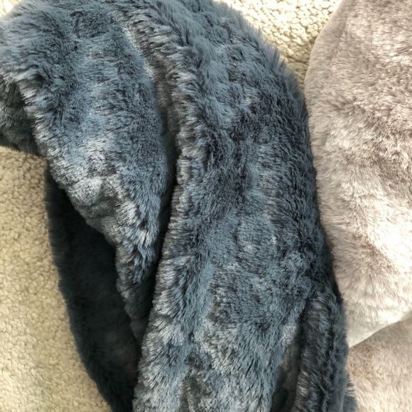 3 infinity scarfs - Picture 3 of 4